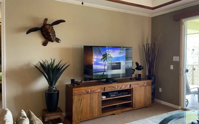 Waikoloa Beach S E32 2 Bedroom Condo by RedAwning