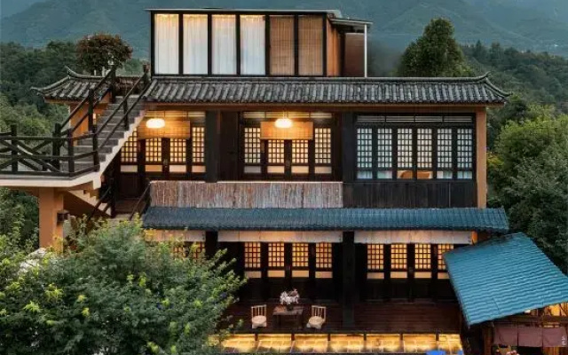 Jiwu·Guofeng Courtyard