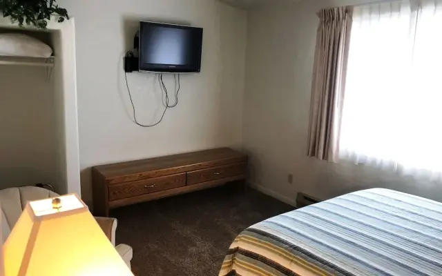 Bristlecone Motel