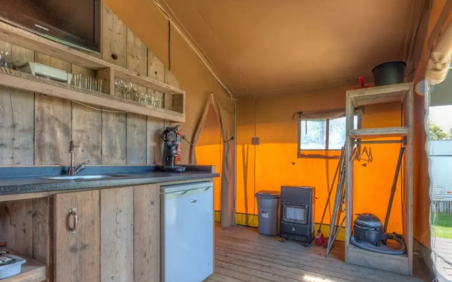 Tent Cabin With Kitchen Near Breda