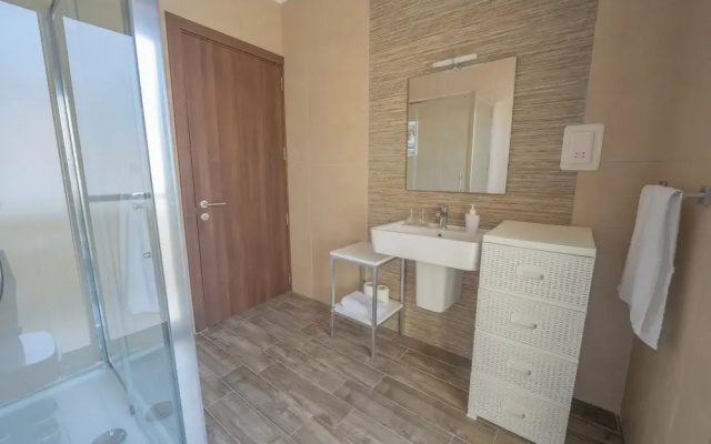 Chic Modern 1BR APT near Salina Bay