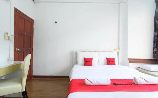 RedDoorz Khunnoy Hotel