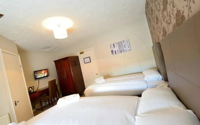 Savoy Country Inn