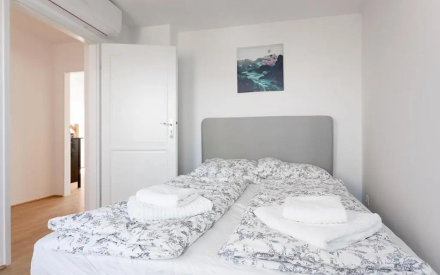 N46 · Penthouse near Schoenbrunn. Amazing Terrace! N46