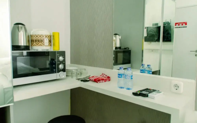 Cozy Studio Apartment at Aeropolis Residence Near Cgk Airport