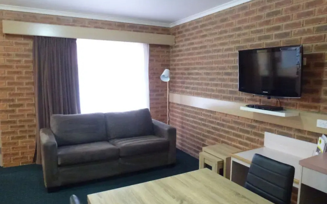 BEST WESTERN Colonial Motor Inn