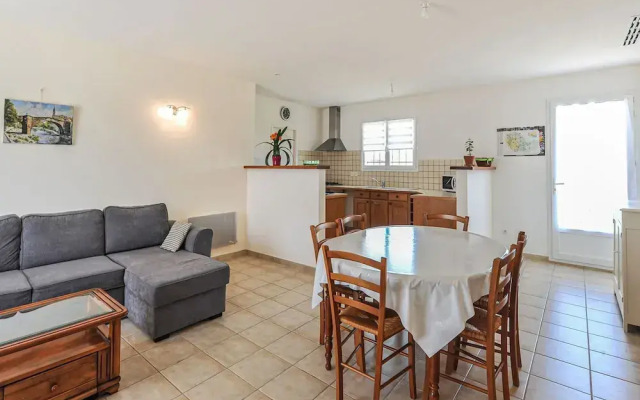 Spacious Holiday Home in Aigues Vives