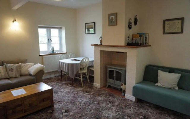 Tranquil Farlow Retreat, Sleeps 4 With Parking