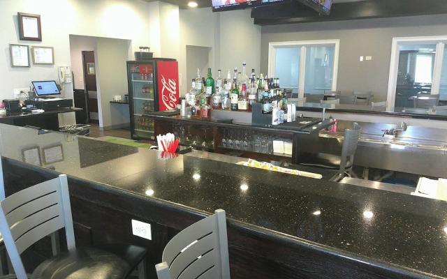 HomeTowne Studios by Red Roof Leesburg