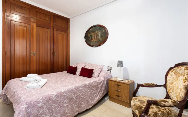 HomeLike Spacious Classic Design