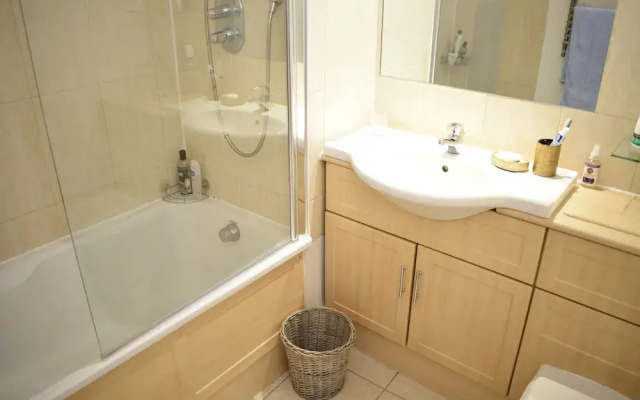 2 Bedroom Mayfair Apartment Near Hyde Park