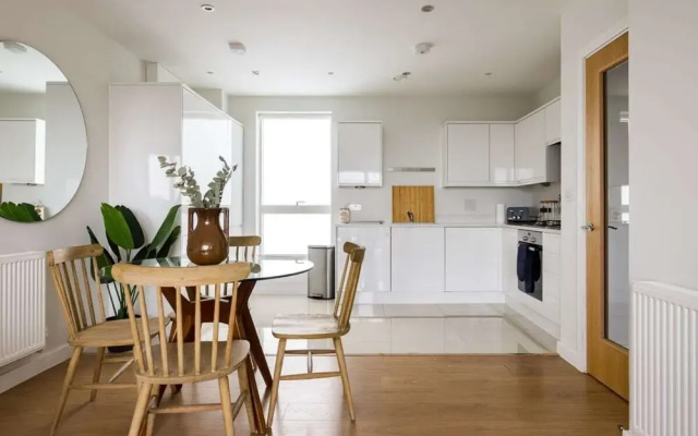 The Limehouse Classic - Endearing 2BDR Flat with Balcony
