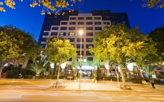 Отель Holiday Inn Nice Франция, Ницца - 3 отзыва об отеле, цены и фото номеров - забронировать отель Holiday Inn Nice онлайн вид на фасад