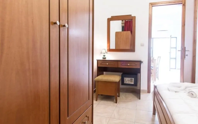 Agarathos Traditional Rooms With Pool