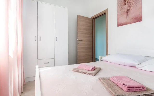 Awesome Apartment in Srima With Wifi and 1 Bedrooms