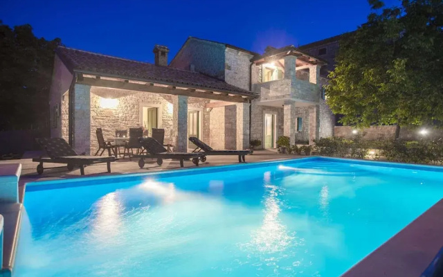 Villa in Medvidici With Pool Near Porec Beach