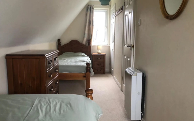 Cosy 3 Bedroom House on Cornish Estate With Pool