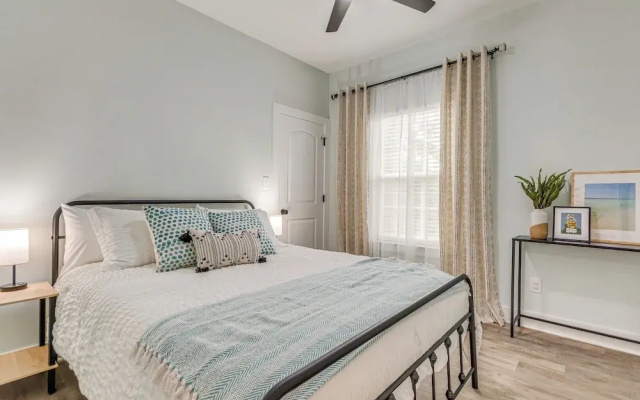 1 Mi to Dtwn: Pet-friendly Pensacola Getaway!
