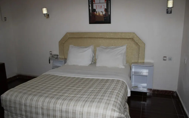 Zambezi Inn Airport Hotel