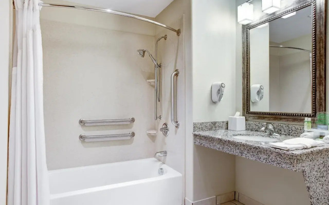 Holiday Inn Express and Suites Raceland - Highway