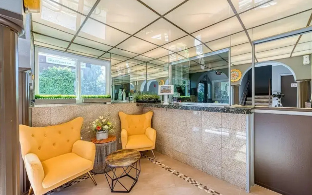La Mirage Inn - Hollywood