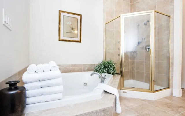 Three Bedroom With Waterfront Views - Unit Crc0104