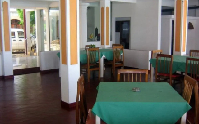 Royal Beach Hotel Hikkaduwa