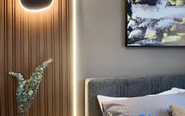 Modern Studio close by La Carolina Metro station