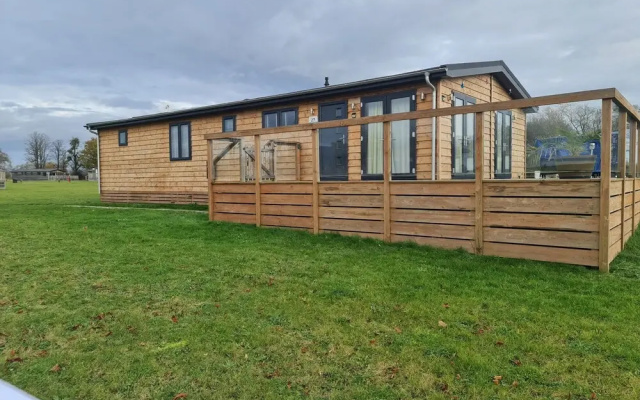 Charming 3-bed Lodge in Bury Saint Edmunds