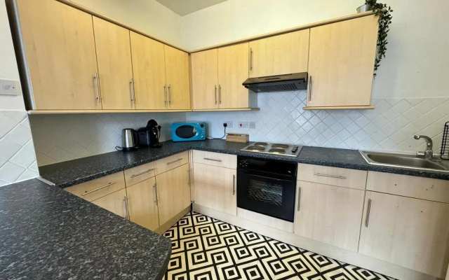 Space for Groups, 10 Mins From Queen St!