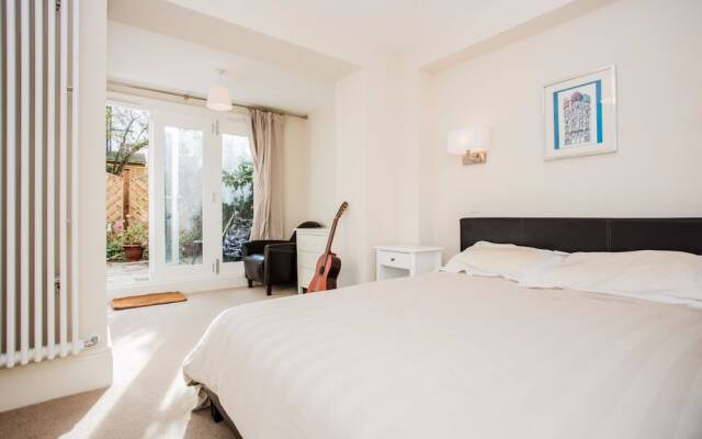 Отель 2 Bedroom Flat in Islington, Sleeps 6 Великобритания, Лондон - отзывы, цены и фото номеров - забронировать отель 2 Bedroom Flat in Islington, Sleeps 6 онлайн комната для гостей