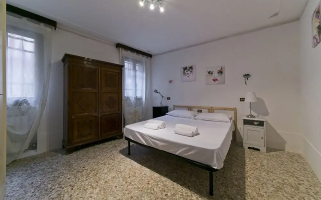 Budget San Stae House