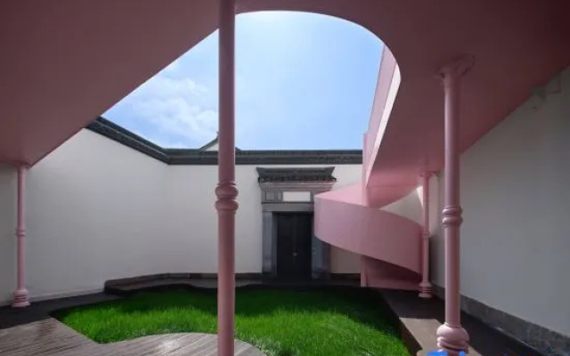 Floral Lux Hotel·Yafei Hotel (Nanxun Ancient Town Baijianlou)