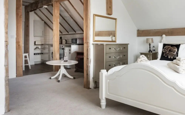 Plume Apartment by Creative Stays