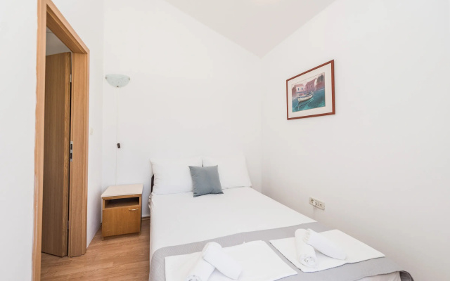 Apartment Rafaela 220m from the beach
