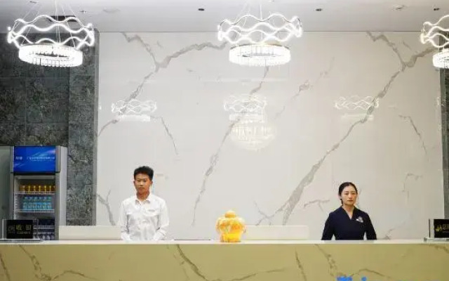 Yuzhong Tide Hotel