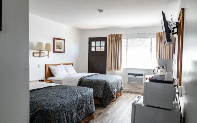 Riverwood Inn Hotel Premiere Double Queen Suite