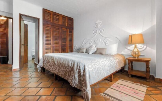 Ocean View 2Br Condo-balcony-beach-pool 710