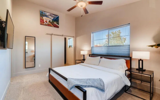 Fancy Townhome Near Old Town, Breweries and River!