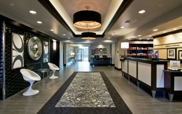 Hampton Inn & Suites Bellevue Downtown-Seattle