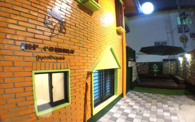 Отель Mr.Comma Guesthouse - Hostel Южная Корея, Сеул - отзывы, цены и фото номеров - забронировать отель Mr.Comma Guesthouse - Hostel онлайн вид на фасад