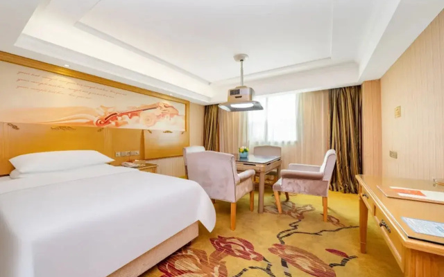 Vienna Hotel (Dongguan Huangjiang Metro Station Branch)