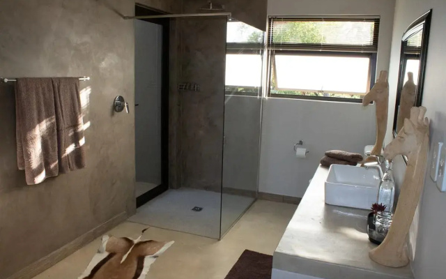 LittleBush Private Lodge