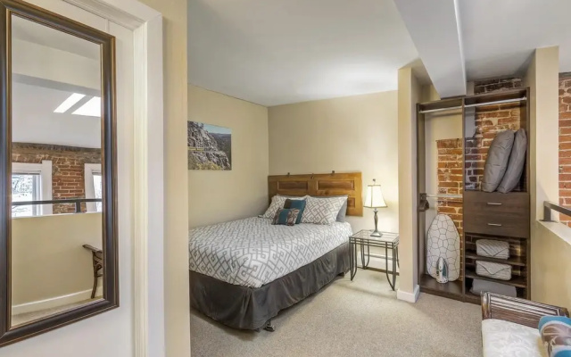 Downtown Five Points Sleeps 4