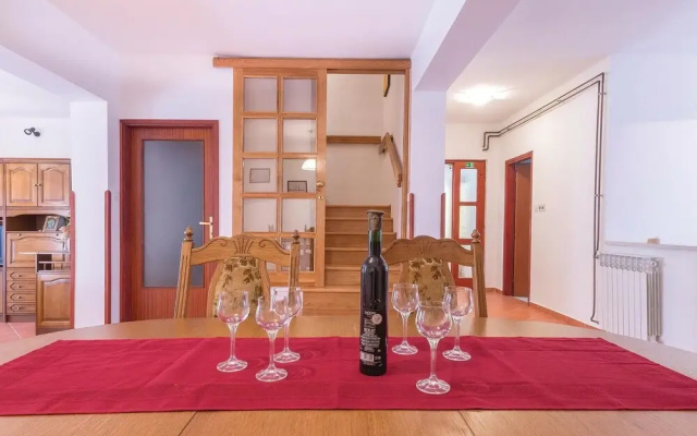 Awesome Home in Fazana With Wifi and 4 Bedrooms