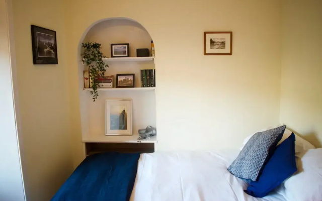 Bright 3 Bedroom Central Apartment