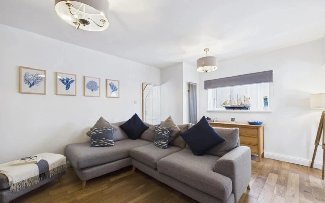 Stone's Throw - 3 Bed Holiday Home - Saundersfoot