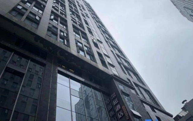Bangc Bangci Hotel (Guiyang Guanshanhu Park Lincheng West Road Subway Station)