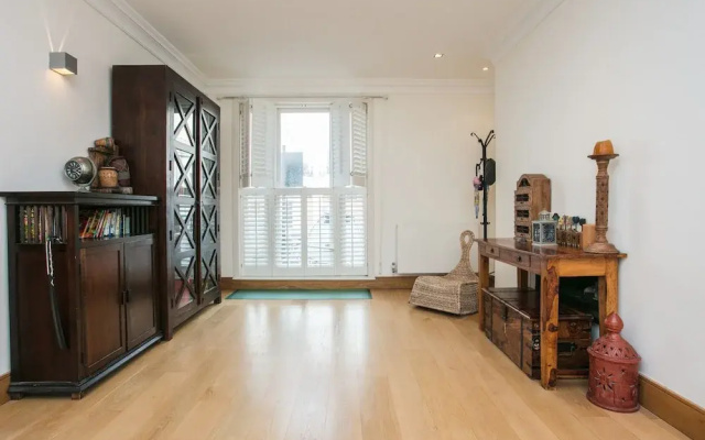 3 Bedroom House in Holland Park