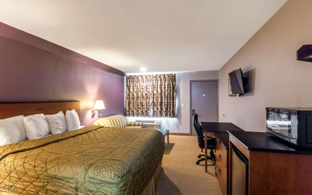 Rodeway Inn Arlington Entertainment District Area